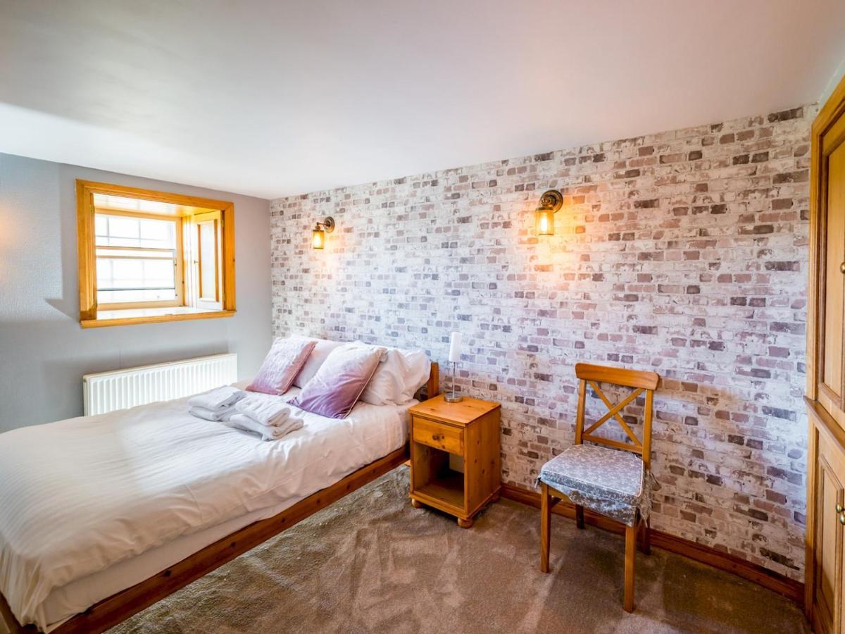Pass The Keys Superb 3 Bedroom Cottage With Sea Views Анстрътър Екстериор снимка