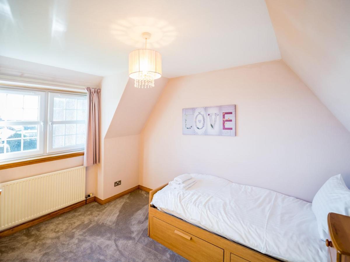 Pass The Keys Superb 3 Bedroom Cottage With Sea Views Анстрътър Екстериор снимка